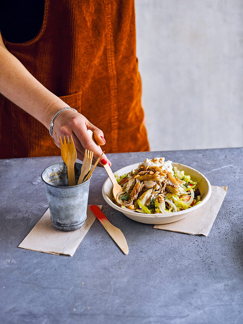 Salad Bowl mit geräucherter Makrele und Fenchel