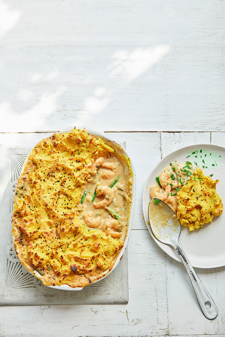 Curried prawn and green bean pie