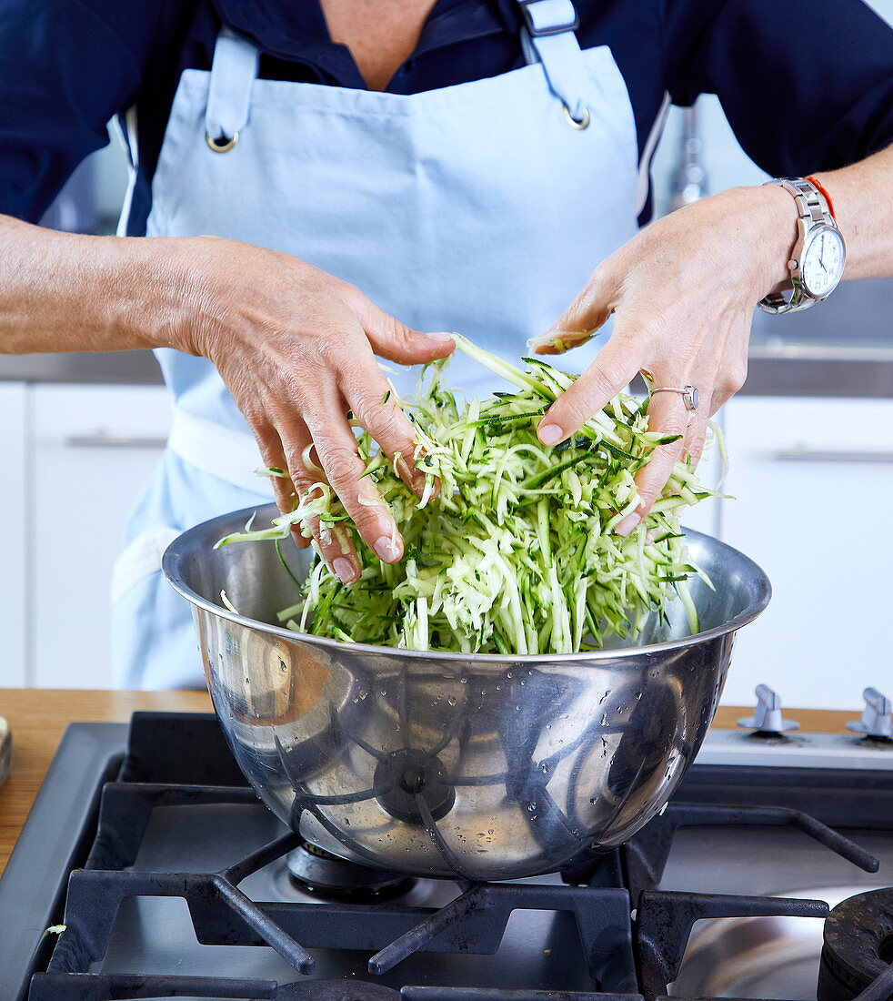 Courgette mixing by hand