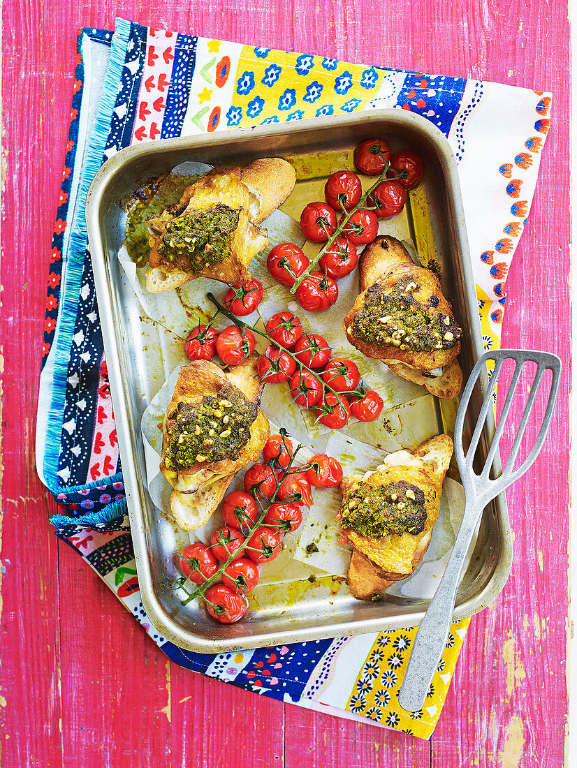 Chicken, baguette and tomatoes with pesto