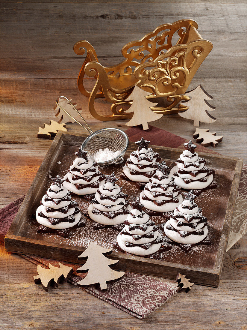 Christmas tree biscuits made from meringue