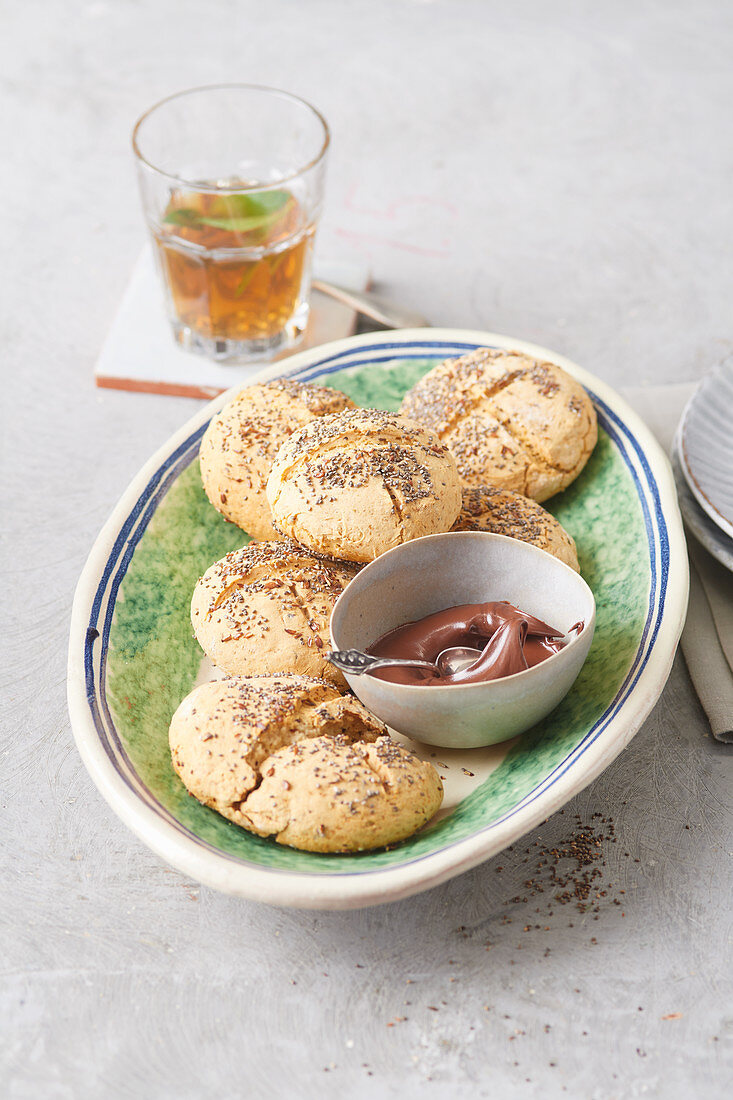 Sonntagsbrötchen mit Nussnougatcreme