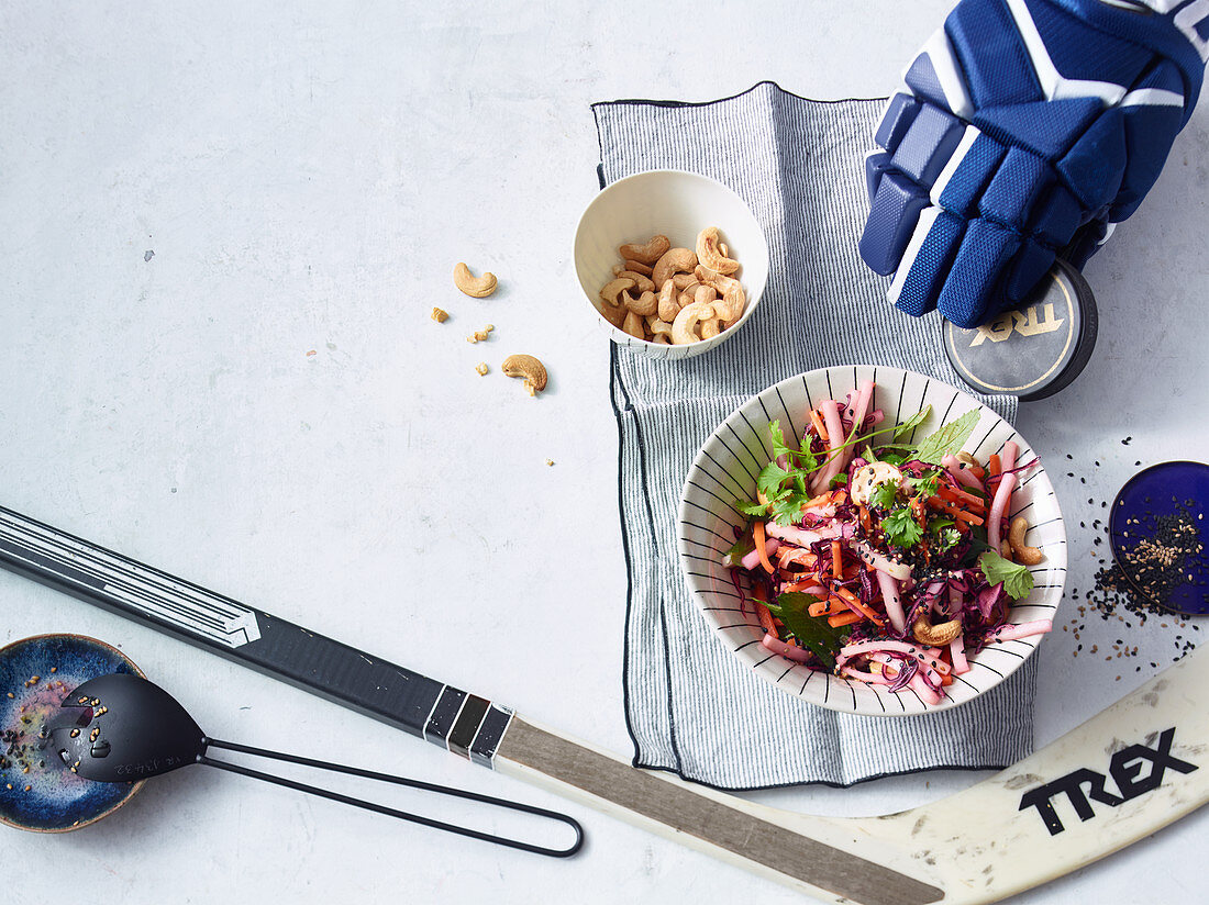 Kohlrabi salad with carrots and cashew nuts