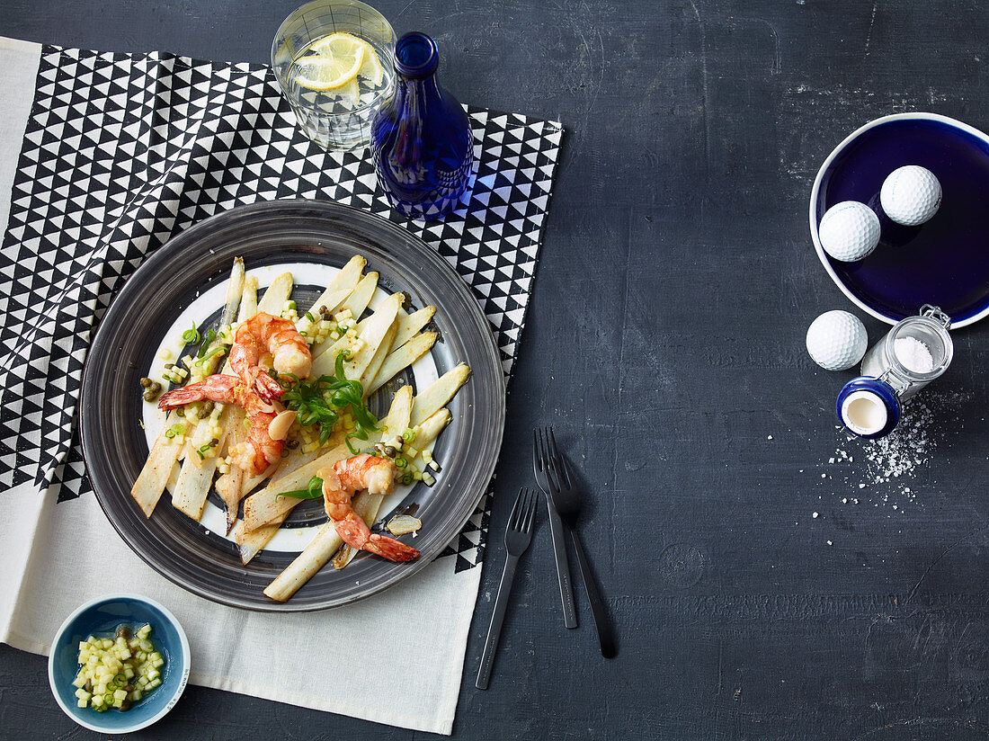 Fried asparagus carpaccio with king prawns and spicy apple tartare