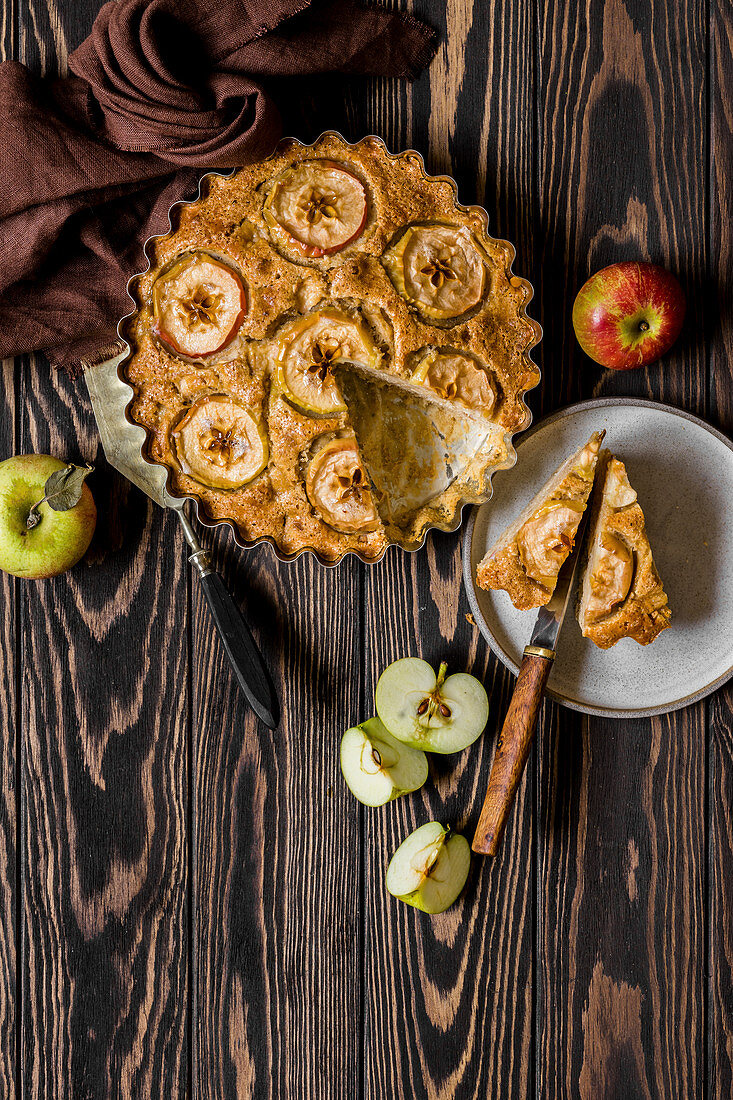 Wholemeal flour apple cake