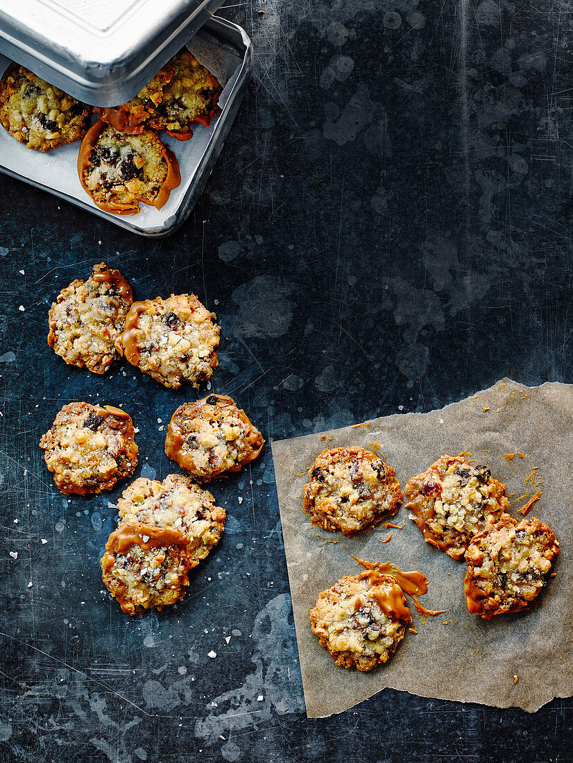 Caramelised white chocolate florentines