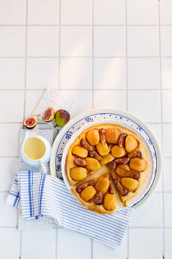 Tarte Tatin mit Äpfeln und Feigen