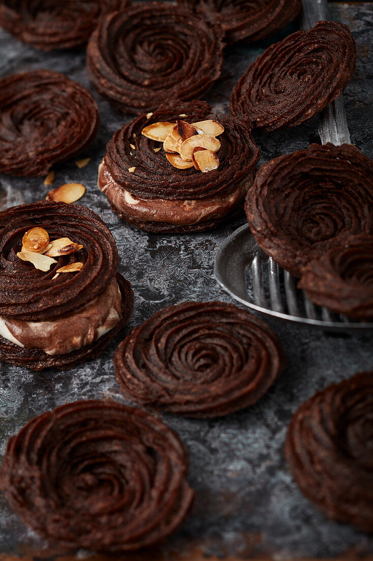 Cocoa choux pastry tart with chocolate cream