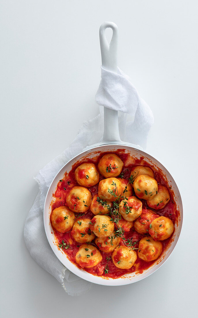 Ricottaklößchen in Tomatensauce