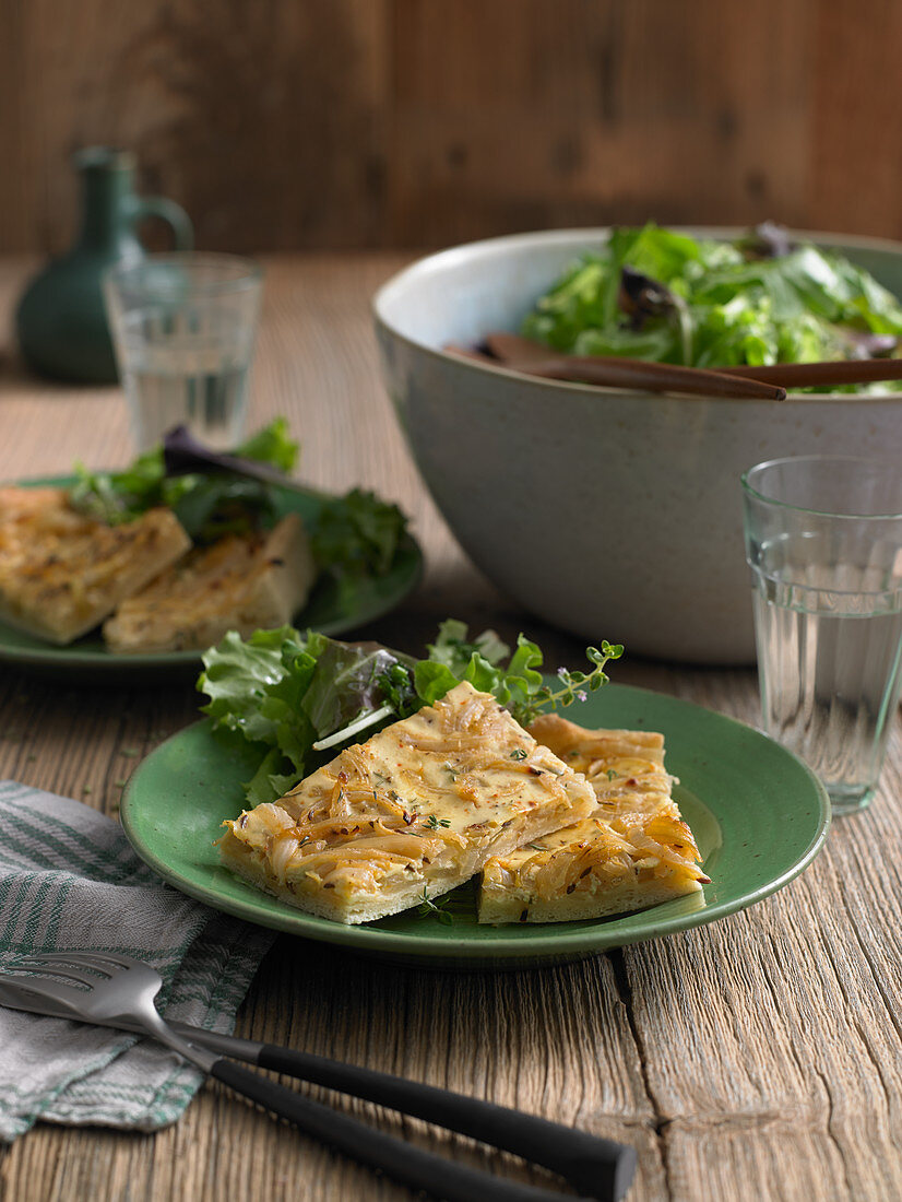 Zwiebelkuchen mit Thymian