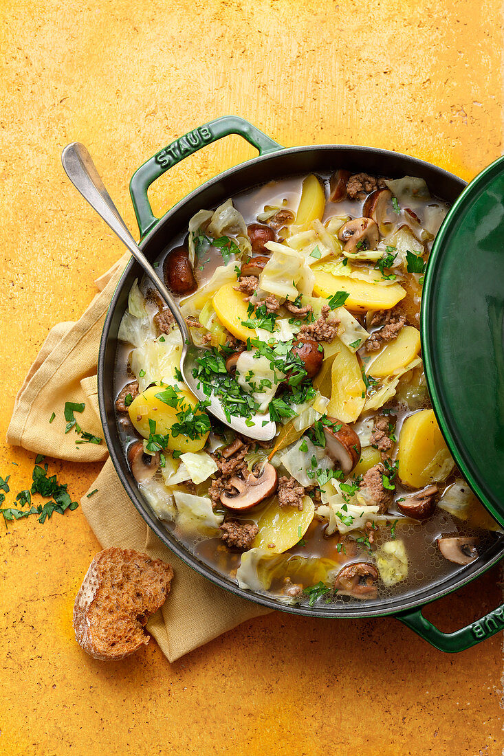 Herzhafter Jägertopf mit Hackfleisch, Champignons und Kartoffeln