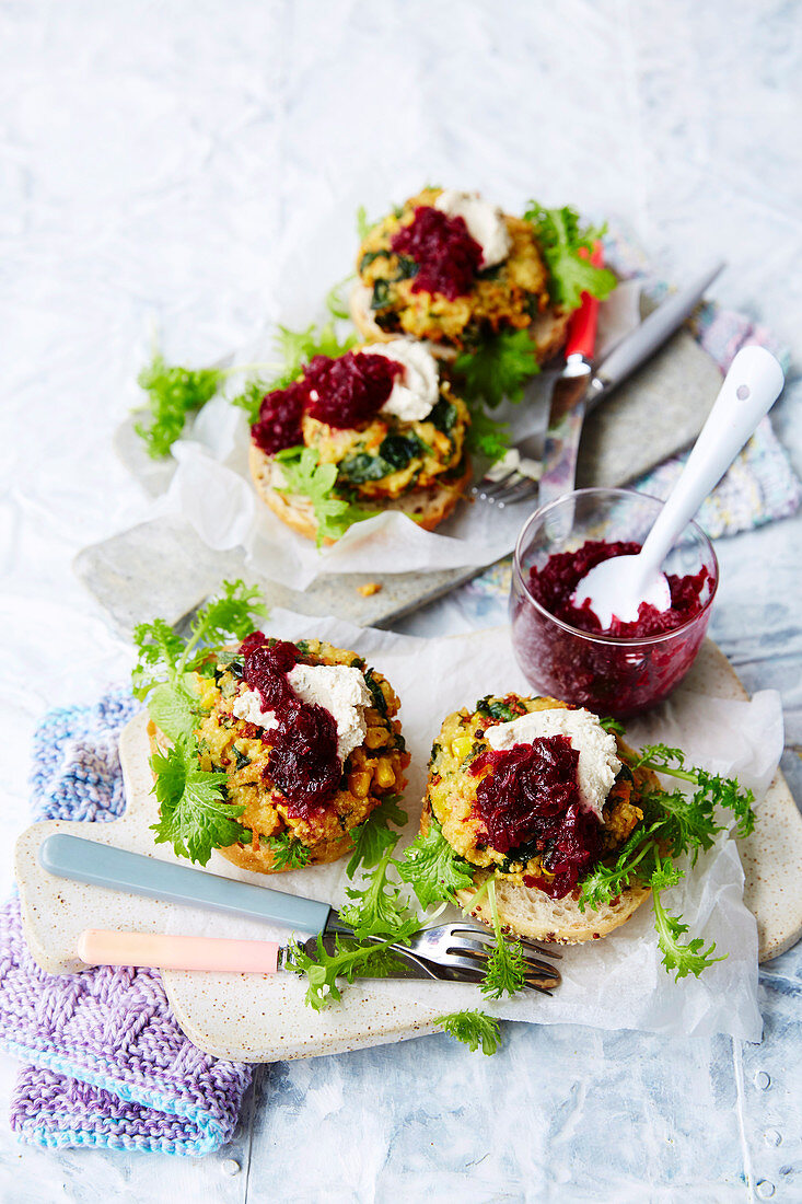 Gemüsebratlinge mit Rote-Bete-Kümmel-Chutney