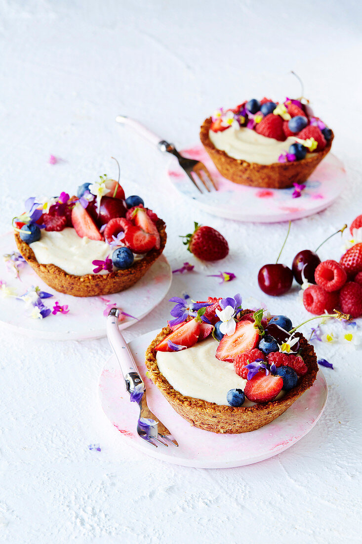Vegan berry basket cream tarts