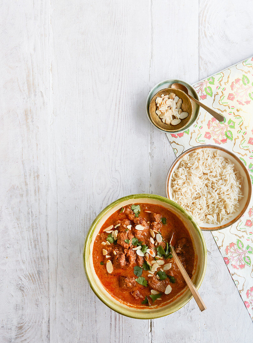 Easy slow cooker lamb curry