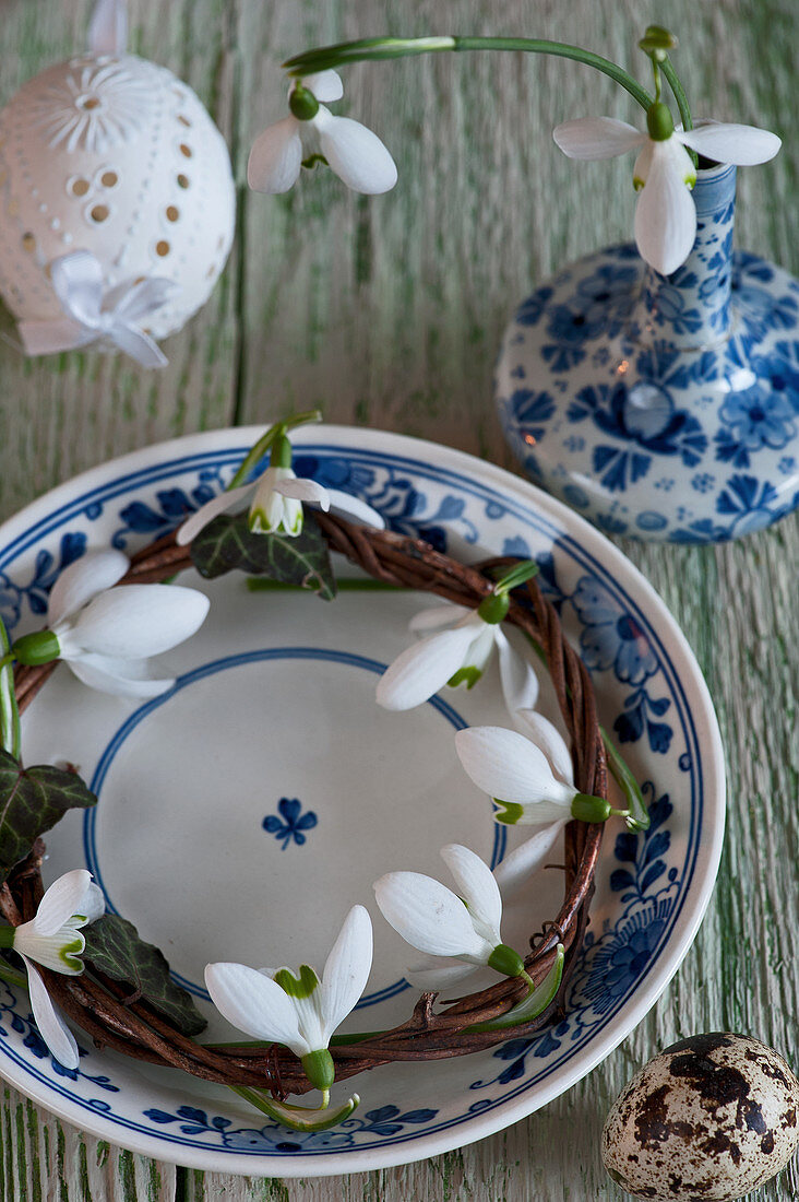 Small wreath of snowdrops in blue-and-white dish