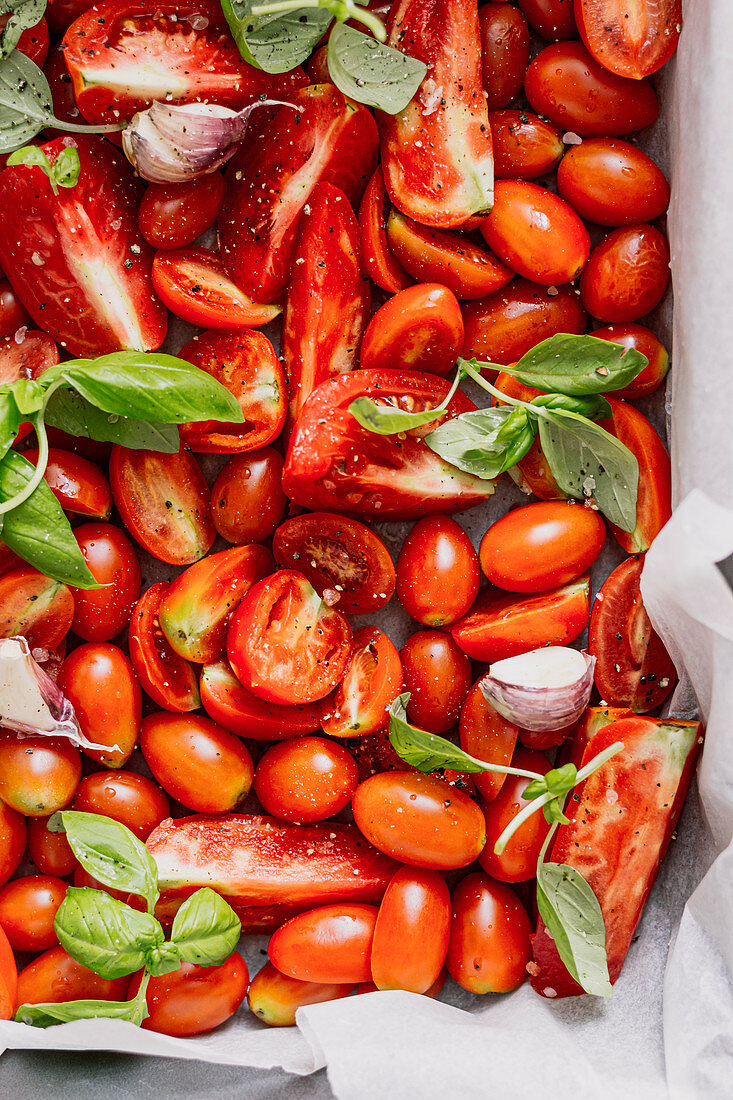 Preparing roasted tomatoes