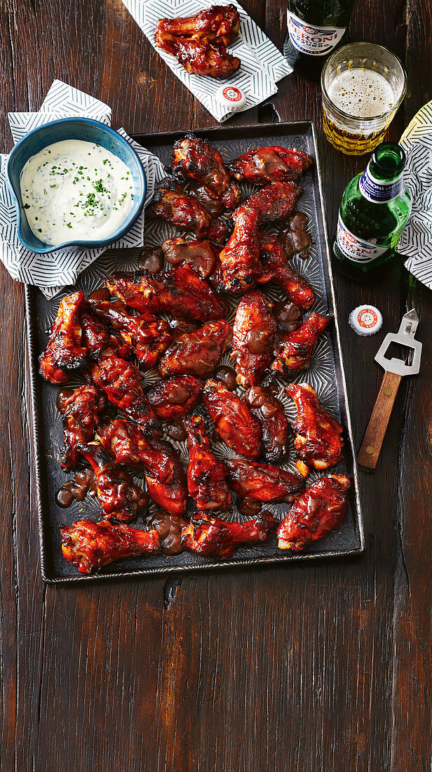 Sticky Chicken Wings mit Guinness