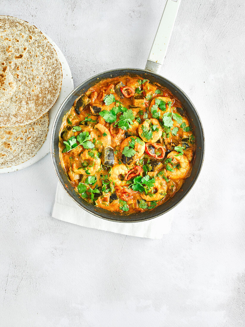 Garnelen-Auberginen-Curry mit Fladenbrot