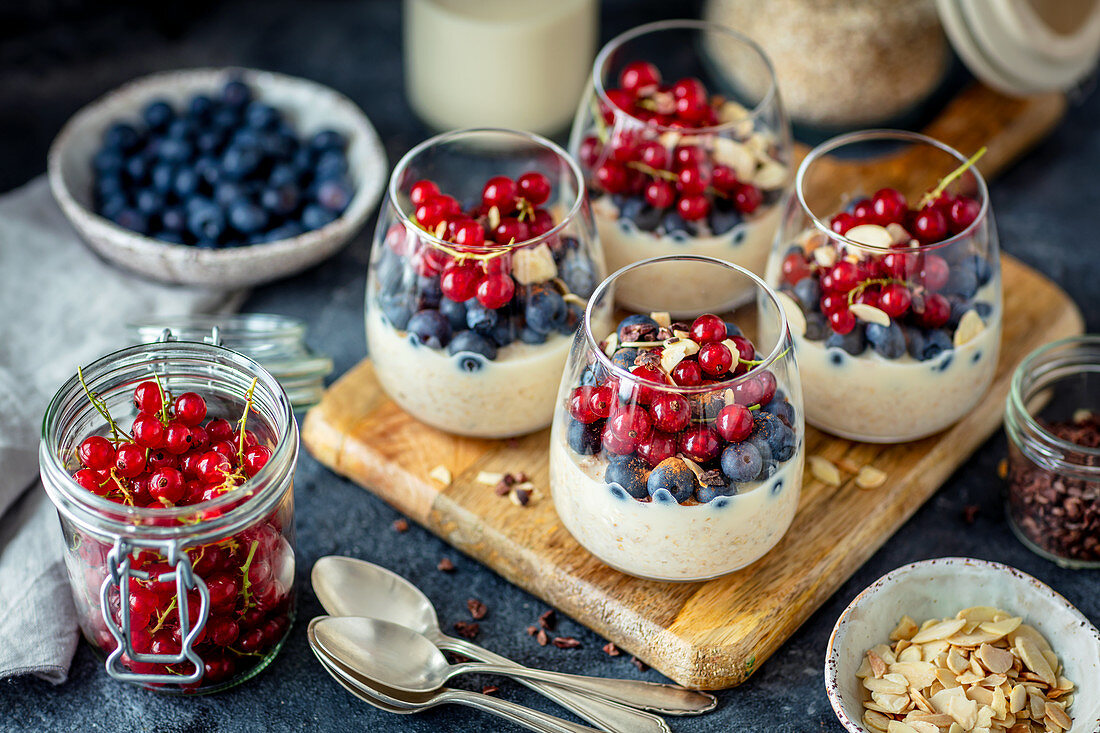 Overnight oatmeal with plant milk and fruits