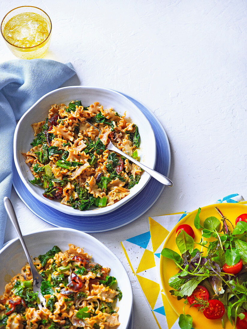 Creamy pesto and kale pasta