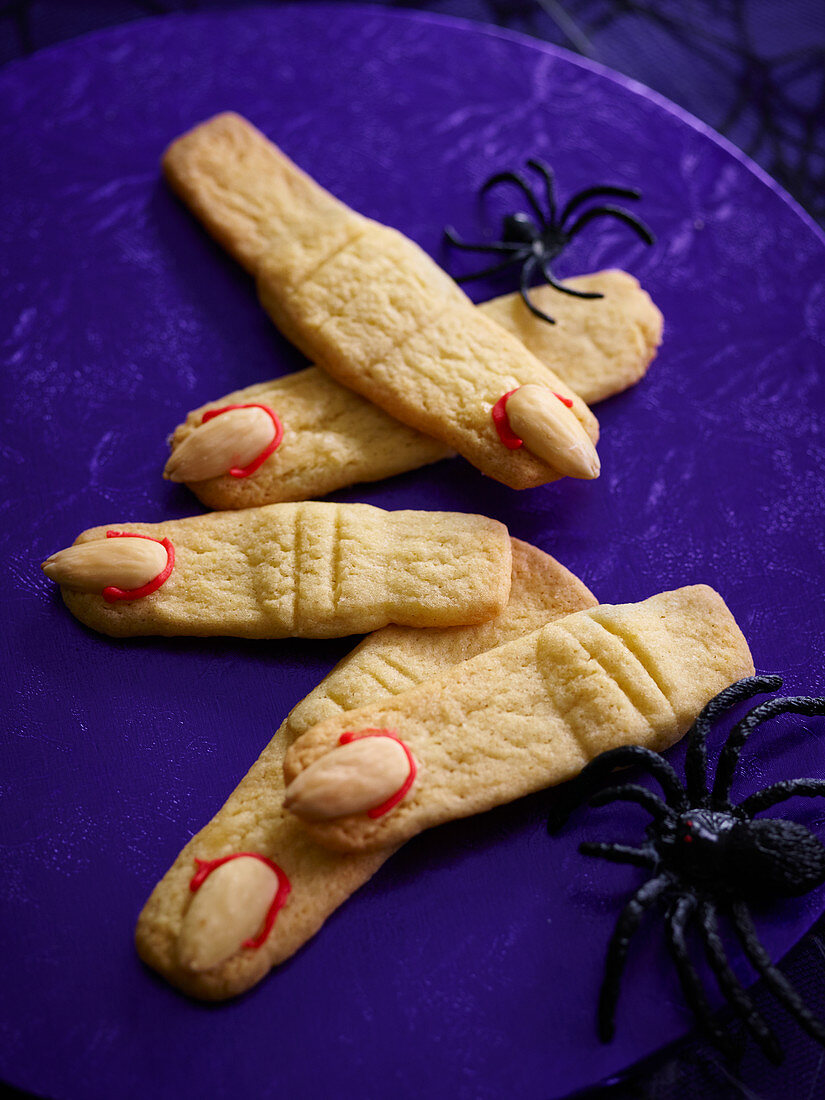 Witches' finger biscuits