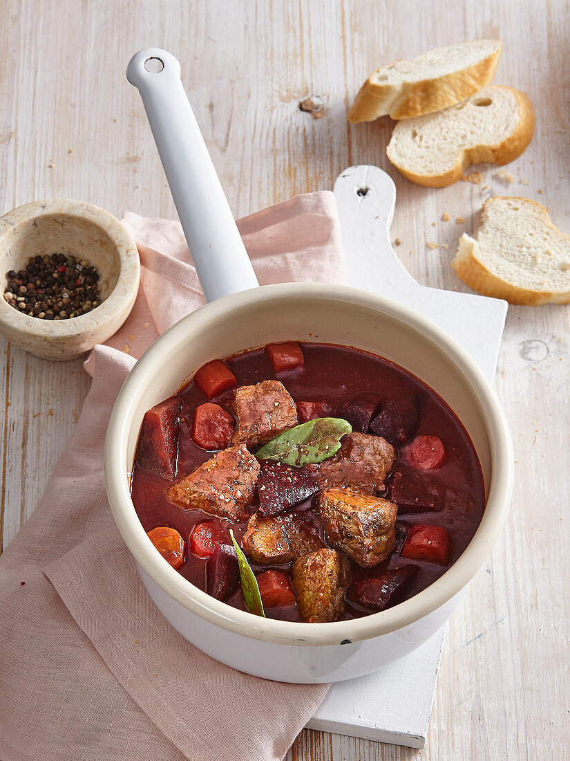 Beef goulash with beetroot