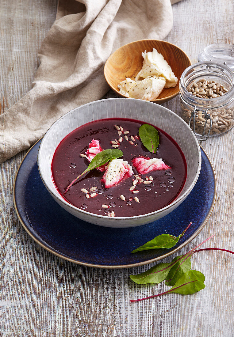 Beetroot soup with mozzarella
