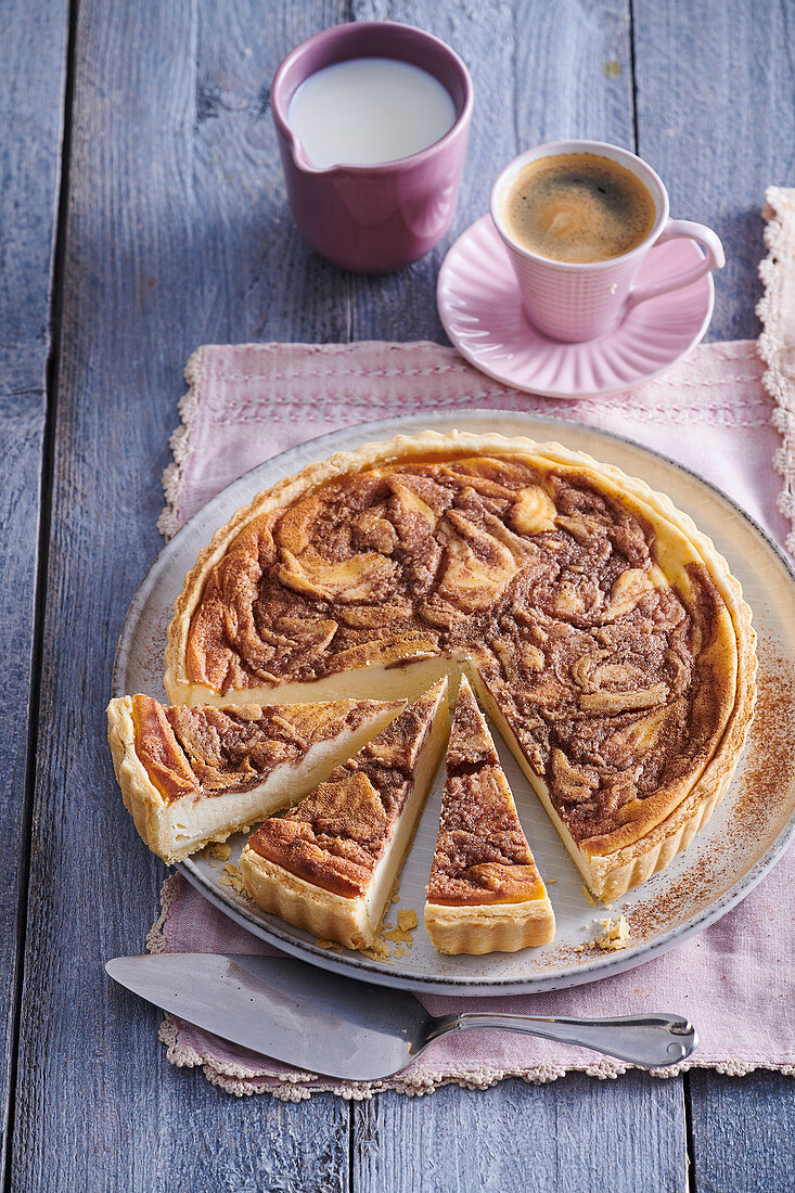 Cinnamon cake with custard