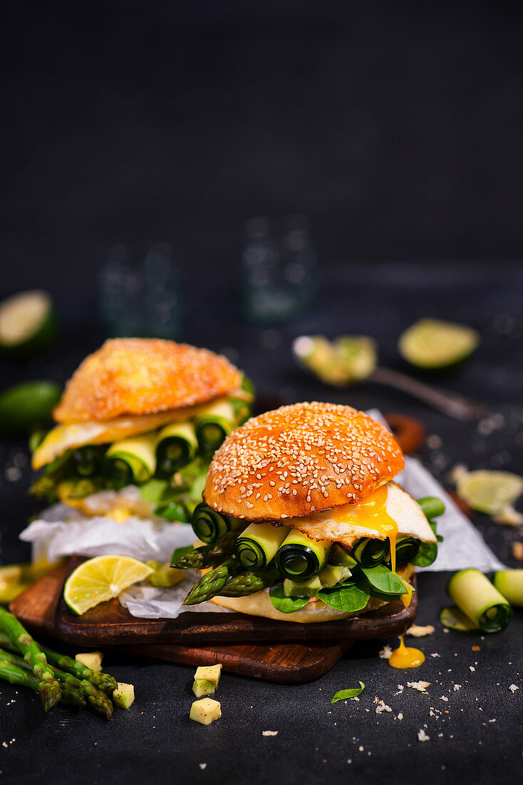 Vegetable burgers with asparagus, avocado, zucchini and eggs