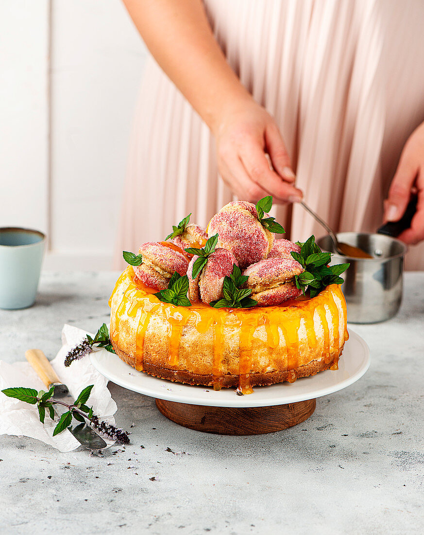 Käsekuchen mit Pfirsich-Keksen