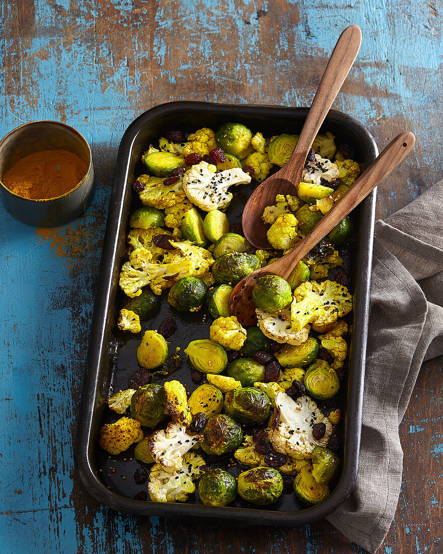 Gratinated Brussels sprouts with cauliflower
