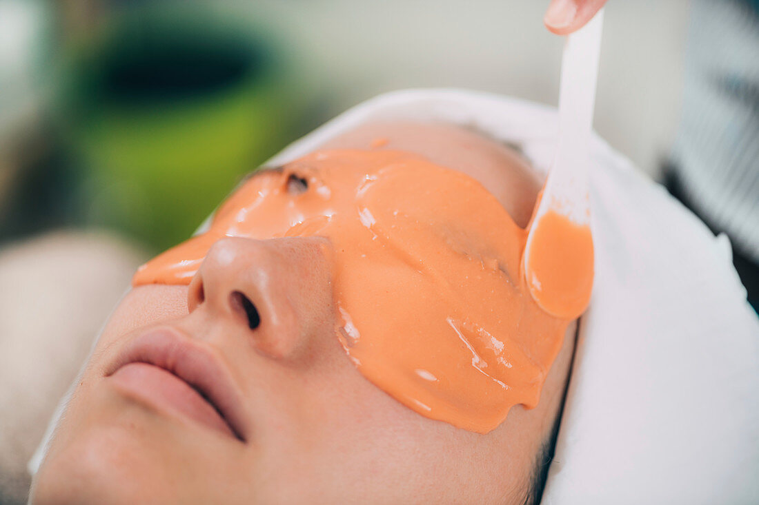 Peel off facial mask treatment