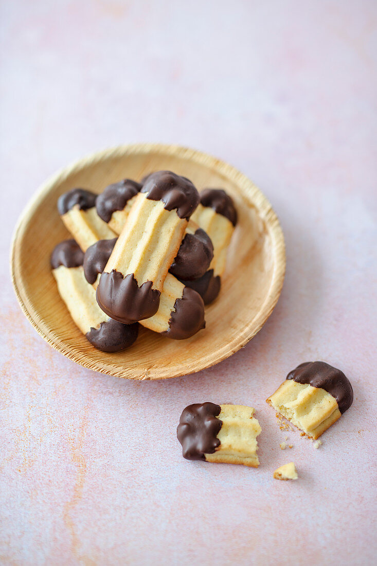 Vegan piped biscuits with dark chocolate