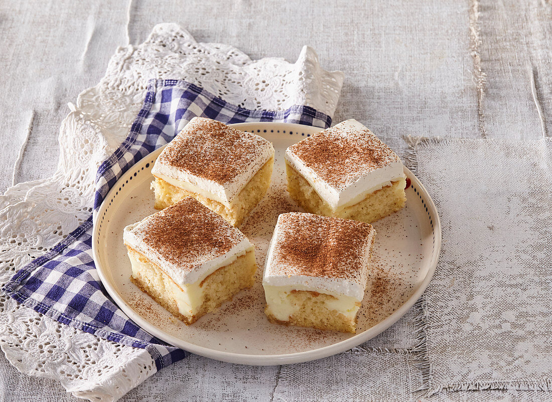 Vanilla slices with cinnamon