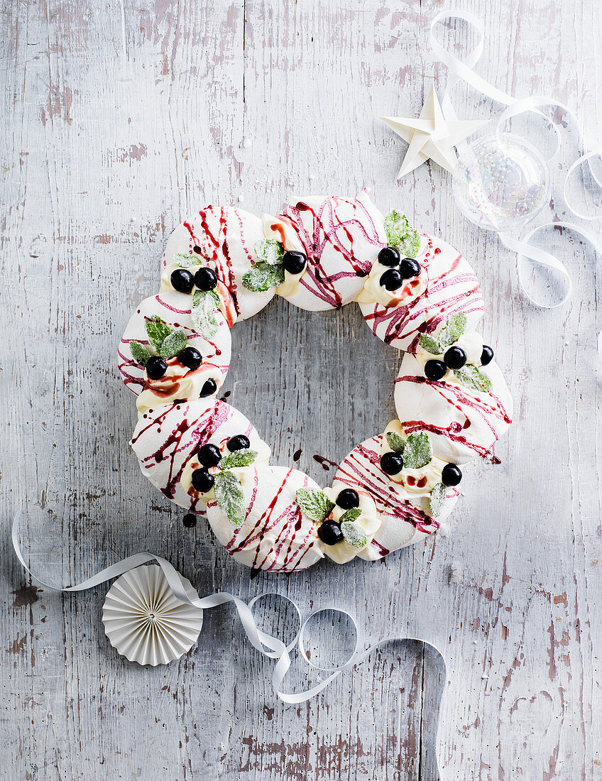 Cassis meringue wreath