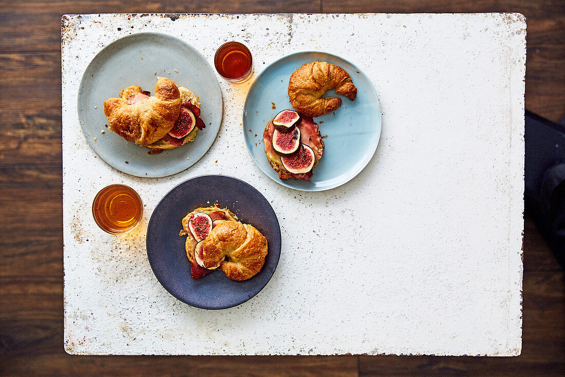 Gruyère, fig and prosciutto croissants