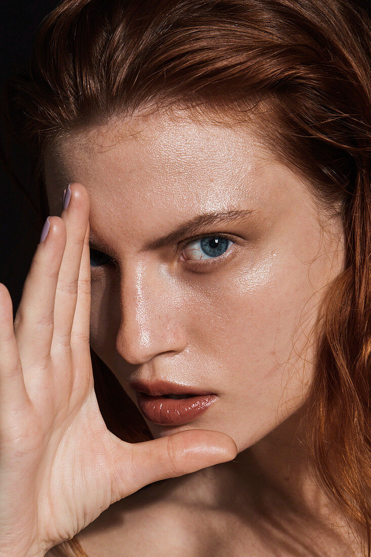 A red-haired woman wearing make-up – portrait shot