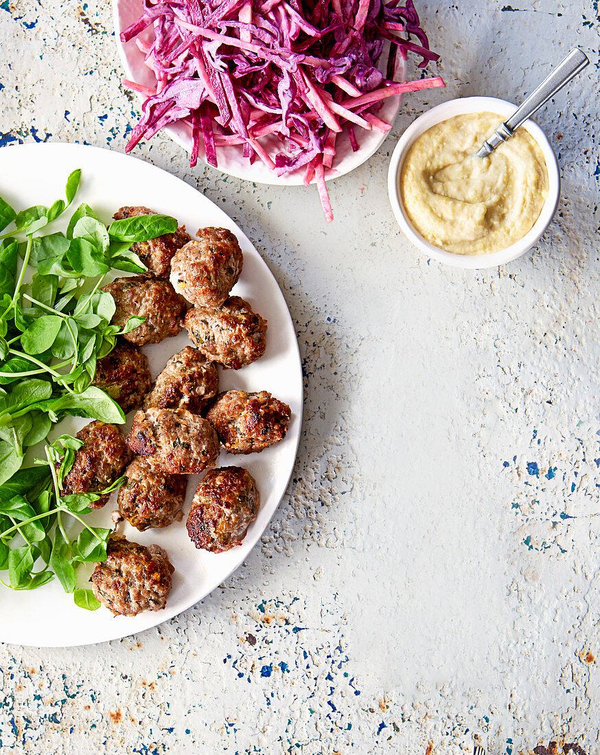 Lammkofte mit Rote-Bete-Tahini-Salat