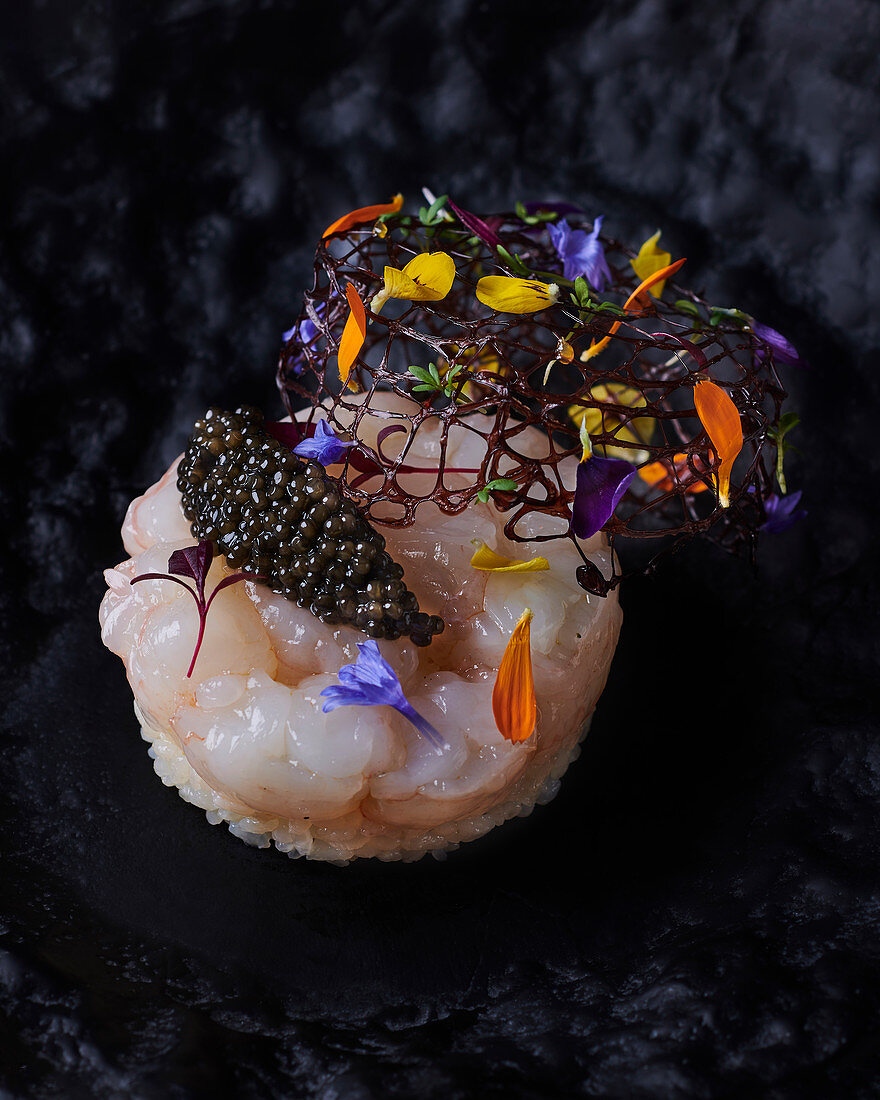 Sushi mit Langustine und Kaviar
