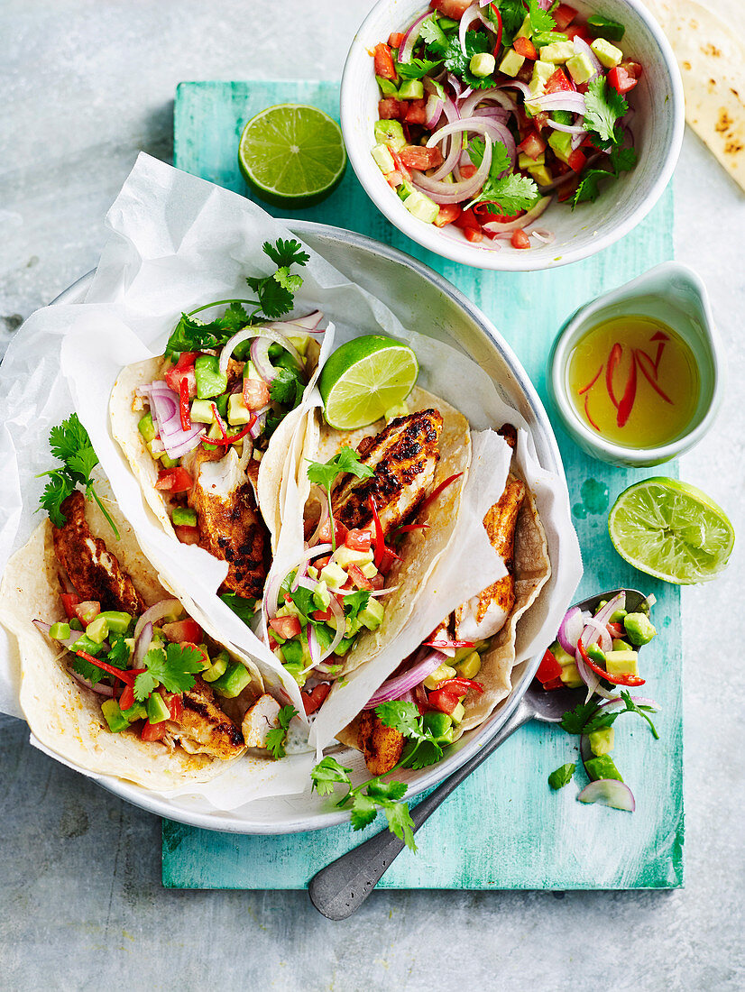 Fisch-Tacos mit Tomaten-Avocado-Salsa