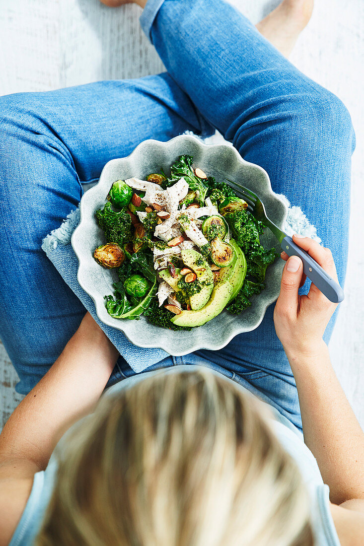 Detox Diet: Cabbage Vegetables with Chicken and Avocado