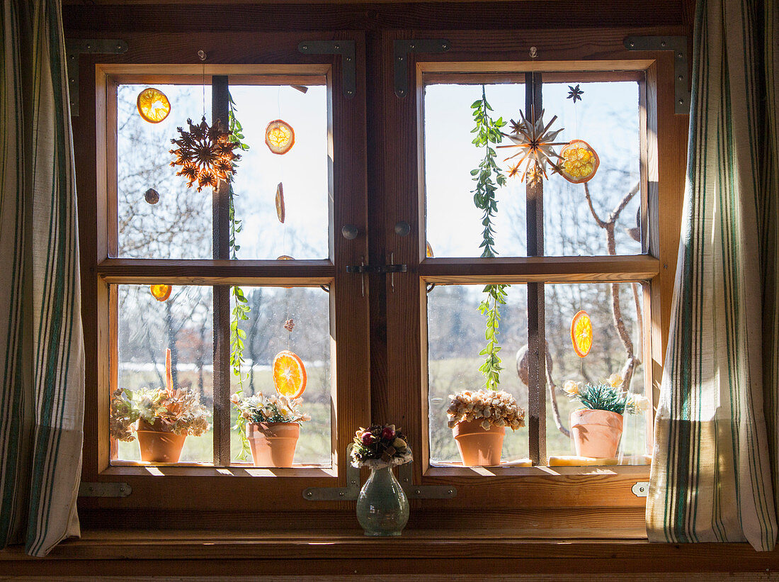 Scented garland of orange slices and Christmas spices