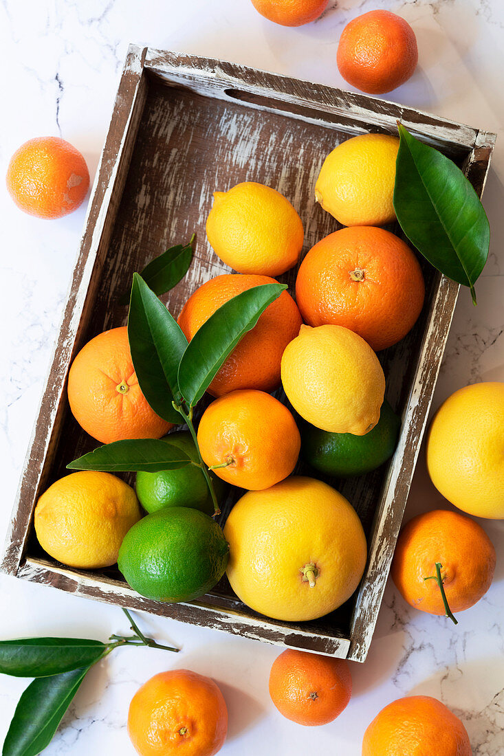Citrus fruit in a wooden tray