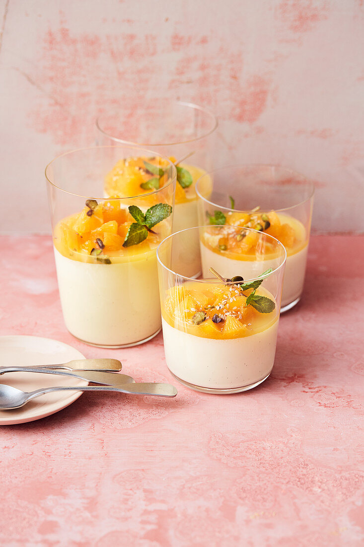 Panna Cotta mit Orangenkompott