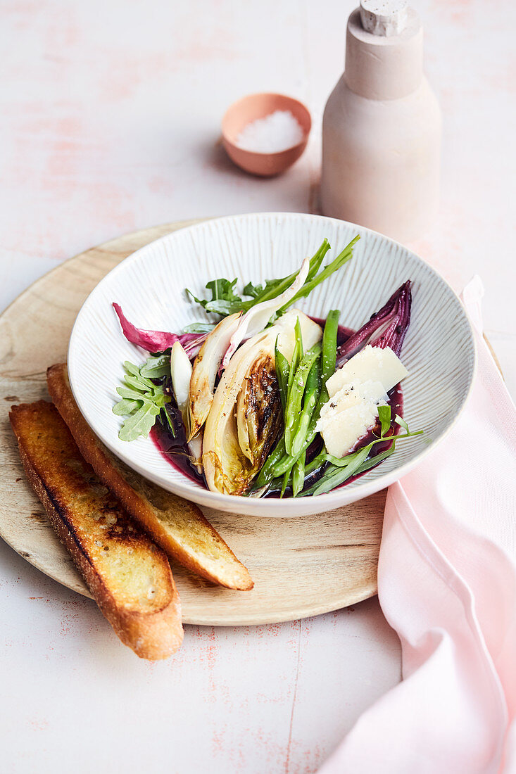 Radicchio with chicory, green beans and red wine shallots