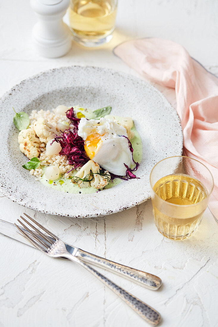 Red cabbage with poached egg and ricotta dressing