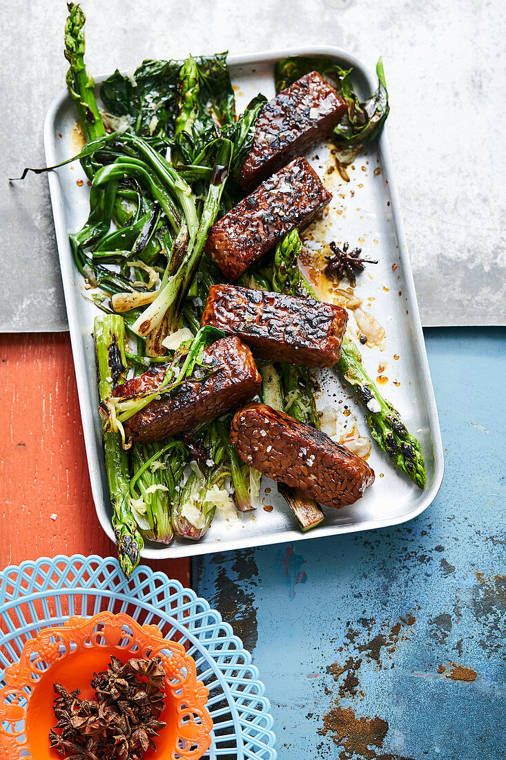 Braised tempeh with green vegetables (Asia)