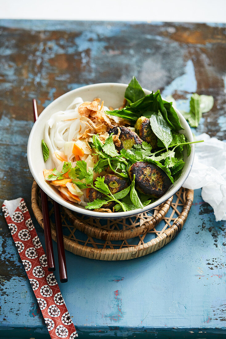Veggie bun cha with soya balls, herbs and rice noodles (Vietnam)