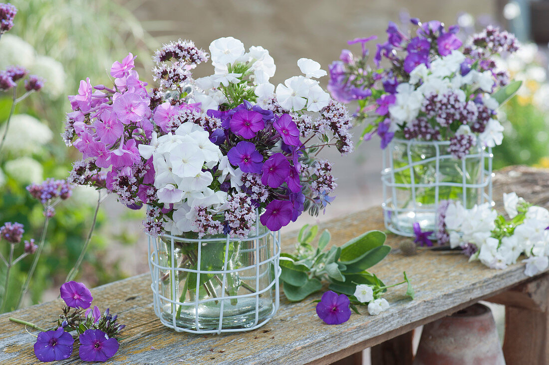 Small bouquets of fragrances made from Phlox and Dost