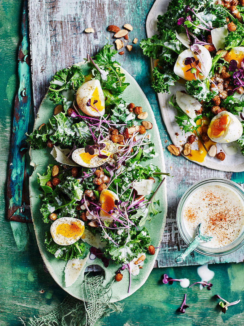 Grünkohl-Cesar Salad mit Kichererbsen-'Croûtons'